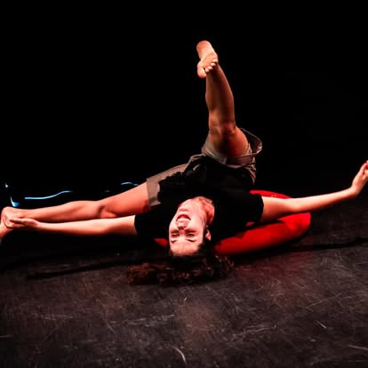 Matylda Jaworska – recenzja spektaklu „Frajda Granda Bzik”